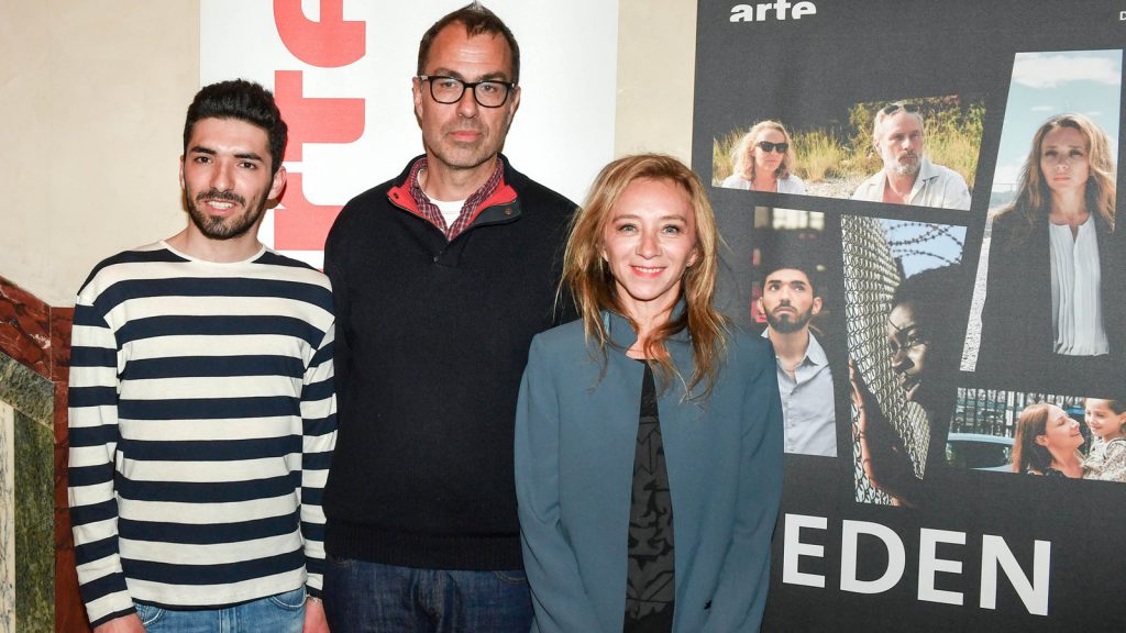 Adnan Jafar, Dominik Moll und Sylvie Testud vor dem Filmplakat Eden